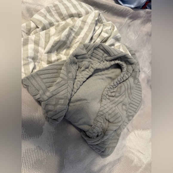 Baby Changing Table Bundle! (2) Changing Table sheets+ (3) Burp cloths. Like new - Picture 2 of 10